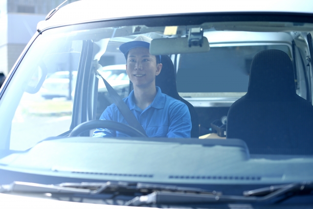 軽バン運転手