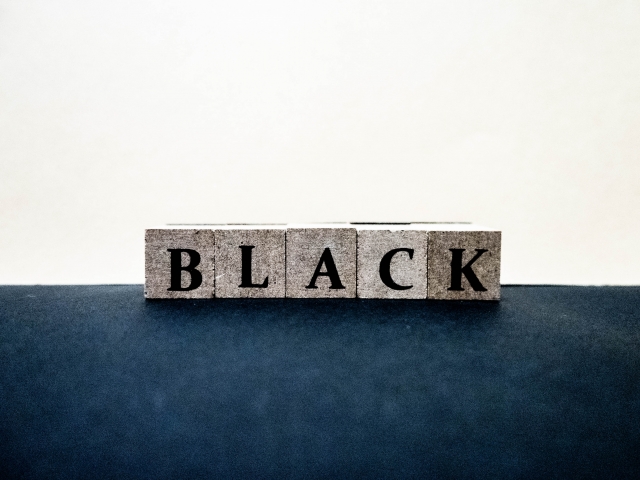 ブラック